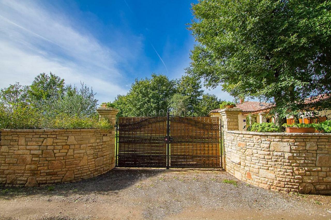 Holiday Home Sarita Šišan エクステリア 写真